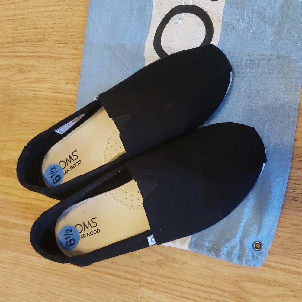 TOMS Classic Solid Black Belmont with Dust Bag